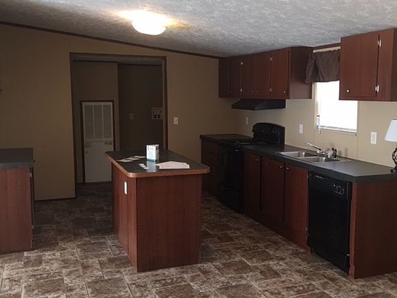 3rd image of 140 Cedar Ridge Pl