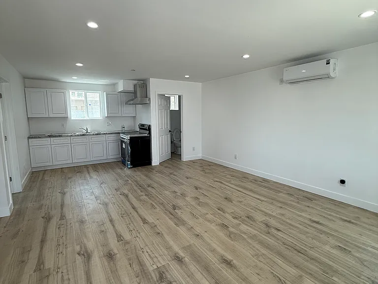 1328 W 87th St #A — Photo 5