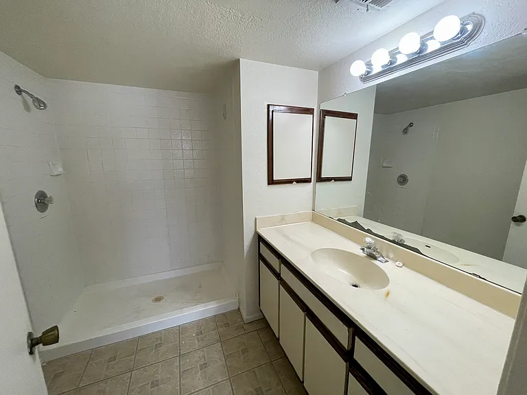 1710 W Wood Bridge Ct — Photo 10