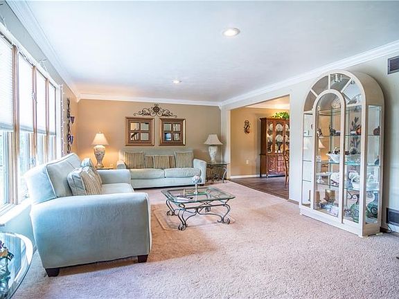 5th image of 591 Adele Dr