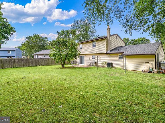 5th image of 811 Bradford Ln