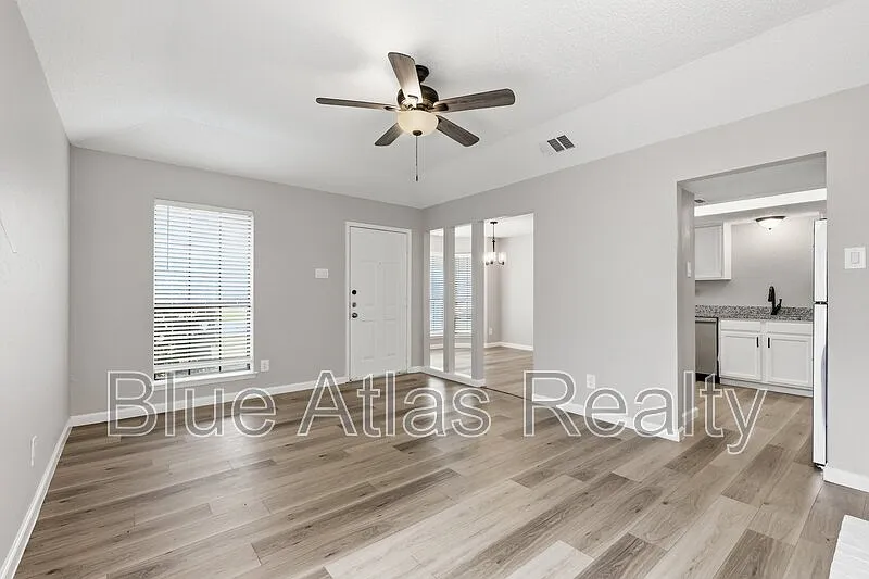 2 bed, 2.0 bath, 1042 sqft, $1,995 — Photo 4