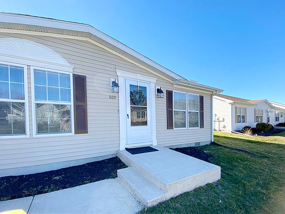 2nd image of 809 Farrall Dr