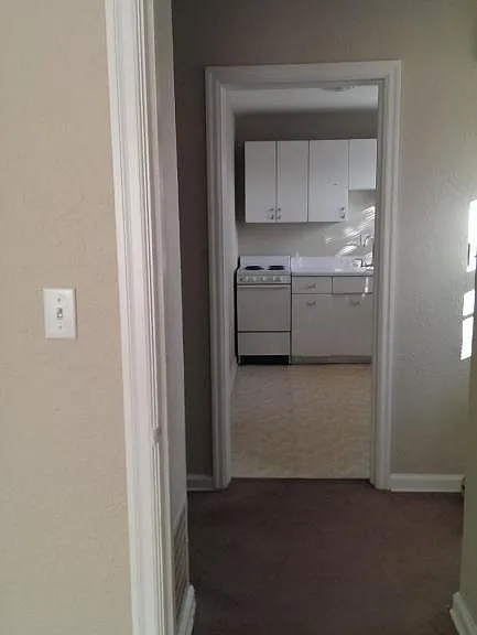 711 N College Ave #10 — Photo 1
