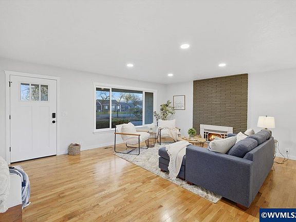 5th image of 33001 Sand Ridge Rd