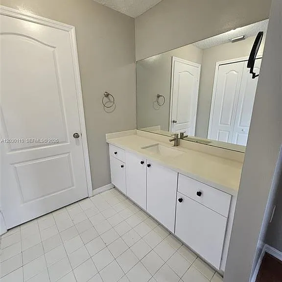 2527 W 76th St #208 — Photo 5
