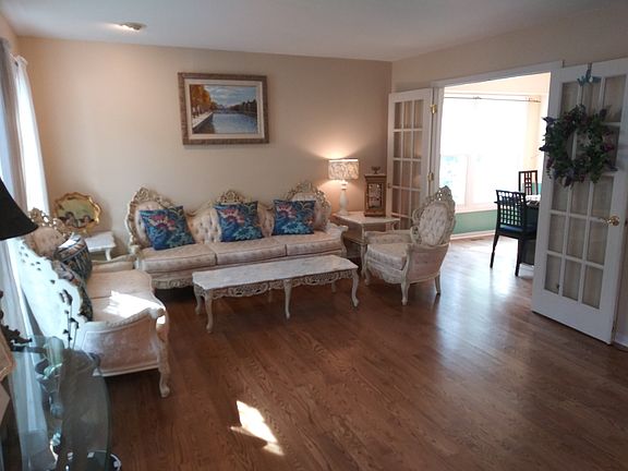 4th image of 14 Southfield Dr