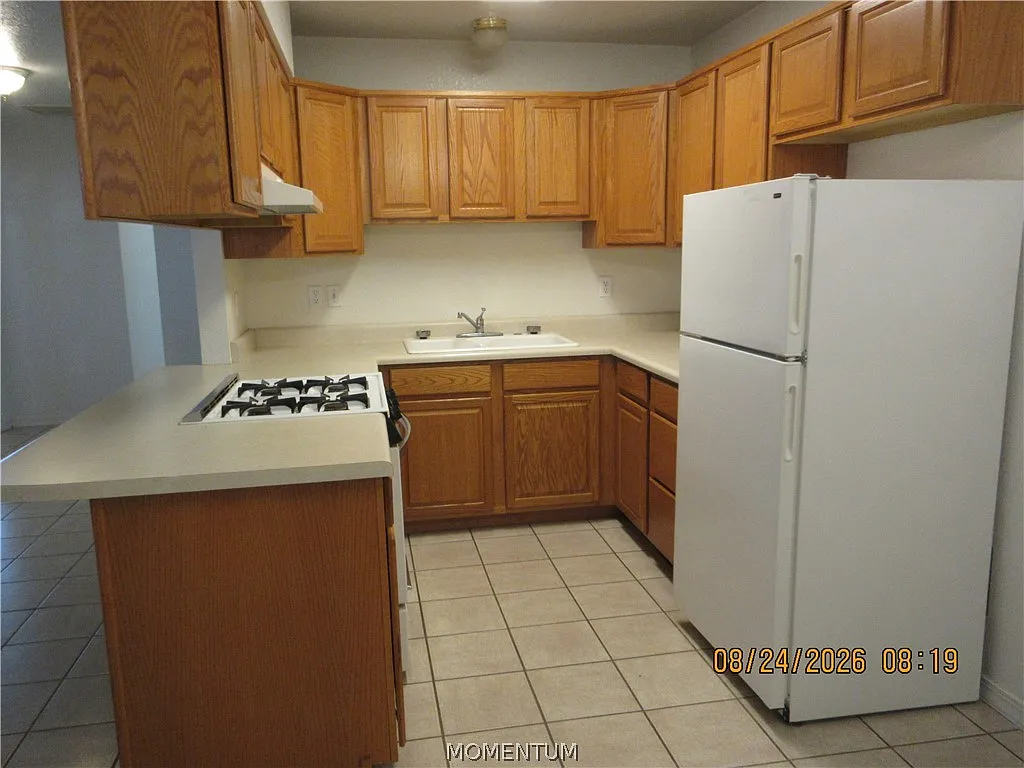 2 bed, 2.0 bath, 960 sqft, $1,025 — Photo 3