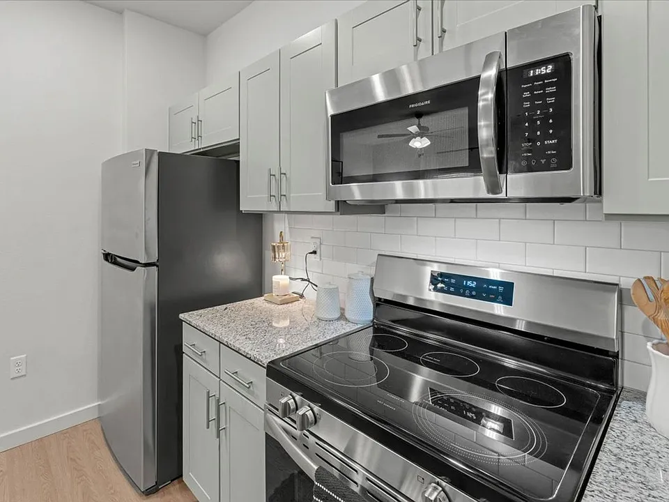 707 E Huntsville Rd #114