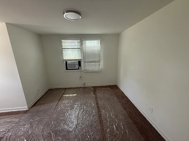 1004 Gillock St — Photo 33