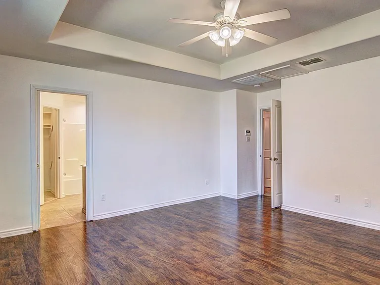 2418 Handlin Dr — Photo 8