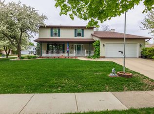 1408 Dover Rd, Bloomington, IL 61704