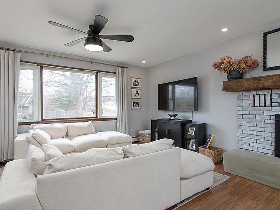 3rd image of 20 Brightview Avenue