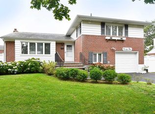 24 Sylvia Rd, Plainview, NY 11803