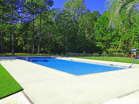 4th image of 813 Bentwood Cir