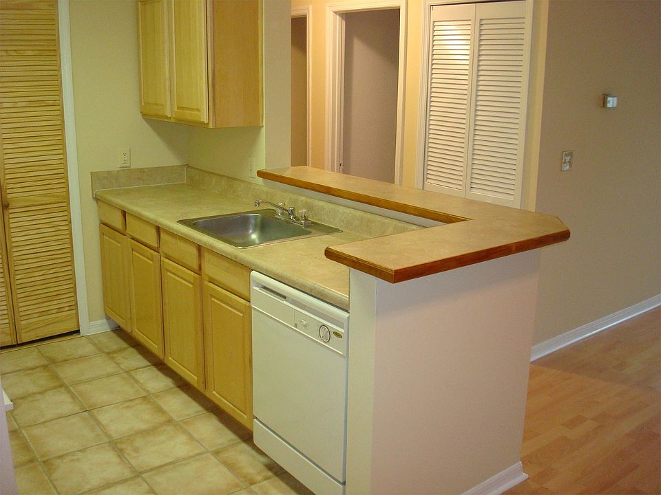 1st image of 6166 Westgate Dr APT 204