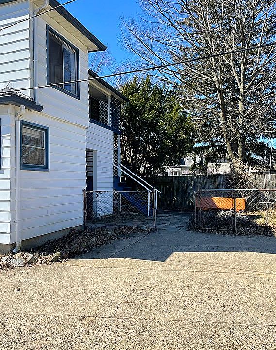 House Rear from Driveway.
