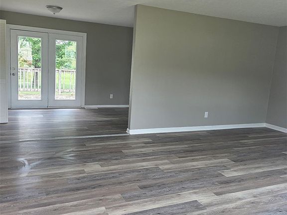 3rd image of 110 Countryside Dr