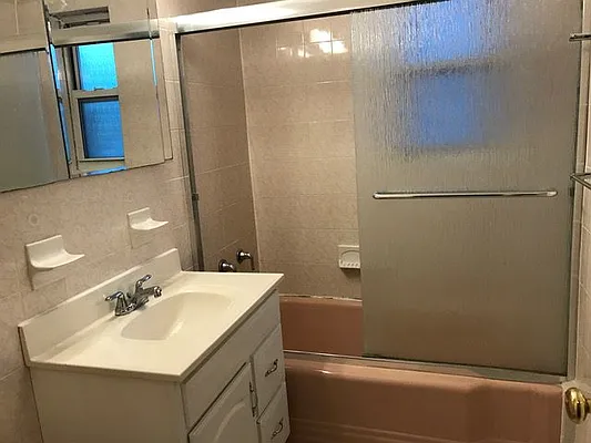 Rented by Zikos Realty Services | media 18