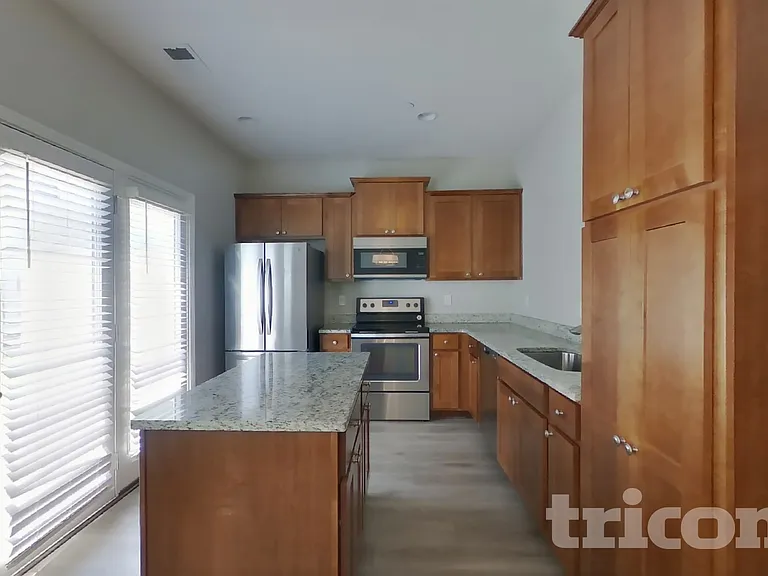 403 Riverwood Ct — Photo 4