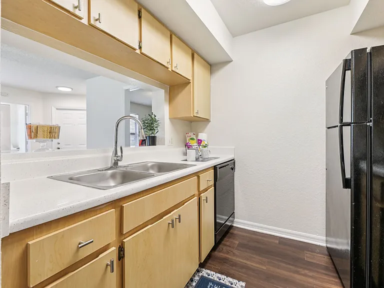 University Park Apartments — Photo 20