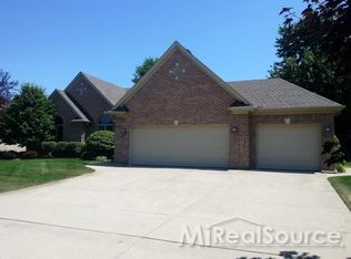 54266 Acadia Dr, Macomb, MI 48042