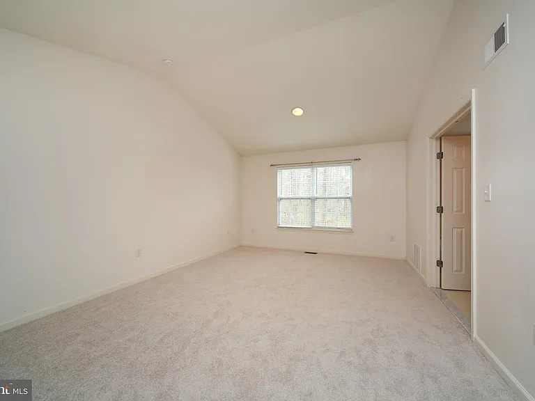 46 Hoover Ave — Photo 17