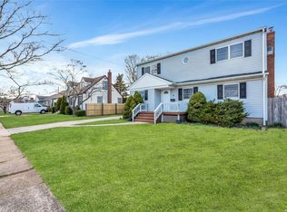 9 Joludow Dr, Massapequa Park, NY 11762