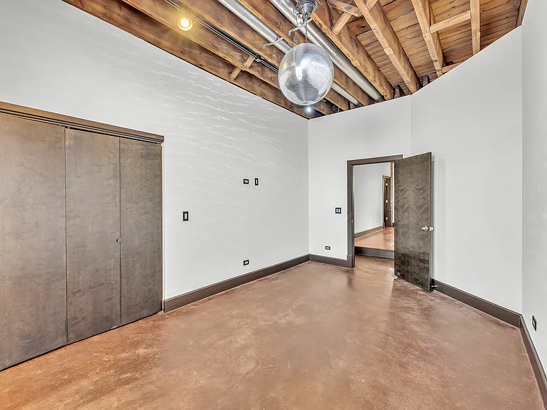 2419 W 14th St #2 — Photo 17