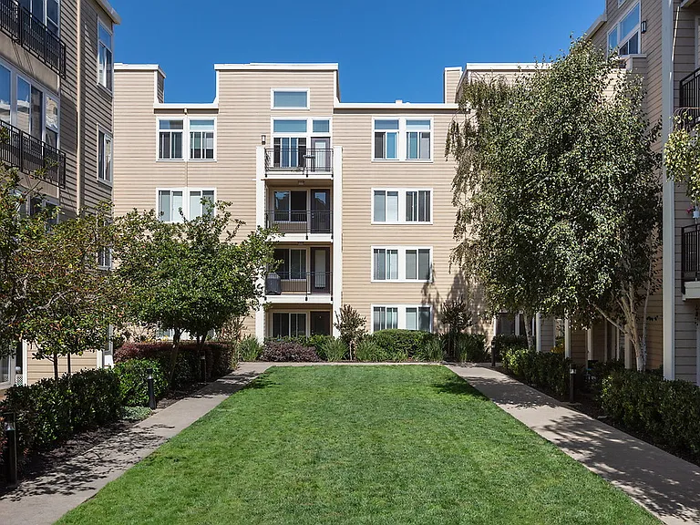 The Courtyards at 65th Street — Photo 35