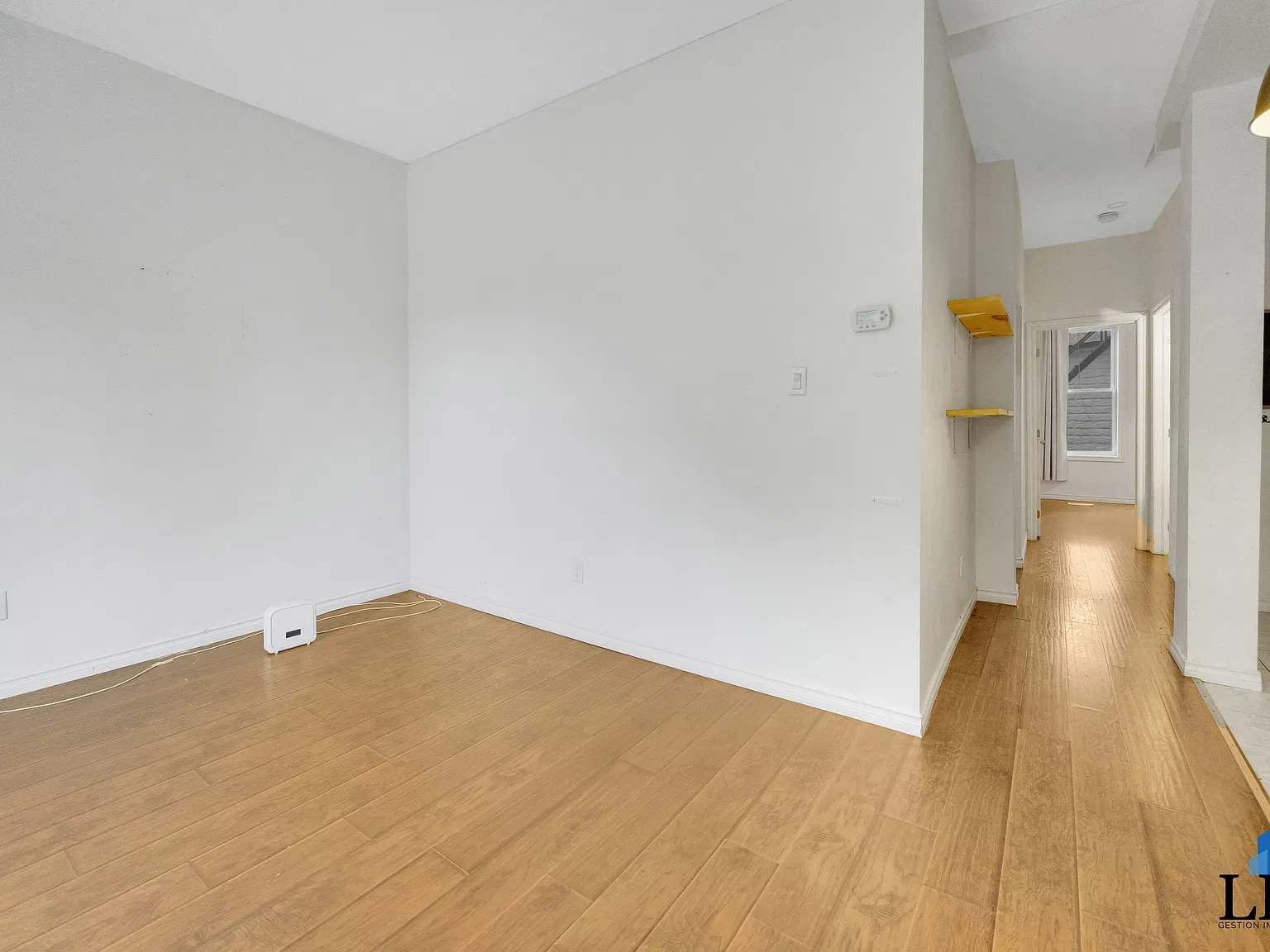 404 Bay street — Photo 3