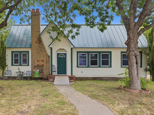 255 Lampasas St, Bertram, TX 78605
