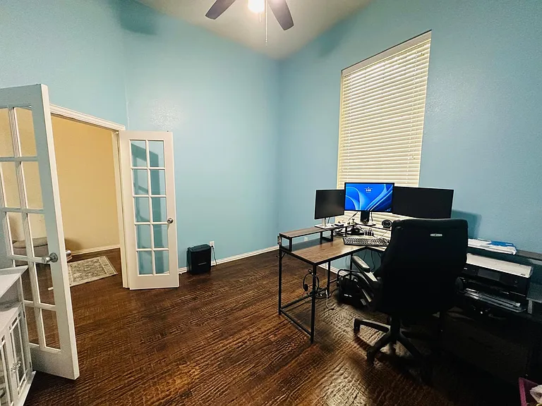 2642 Calmwood Dr — Photo 3
