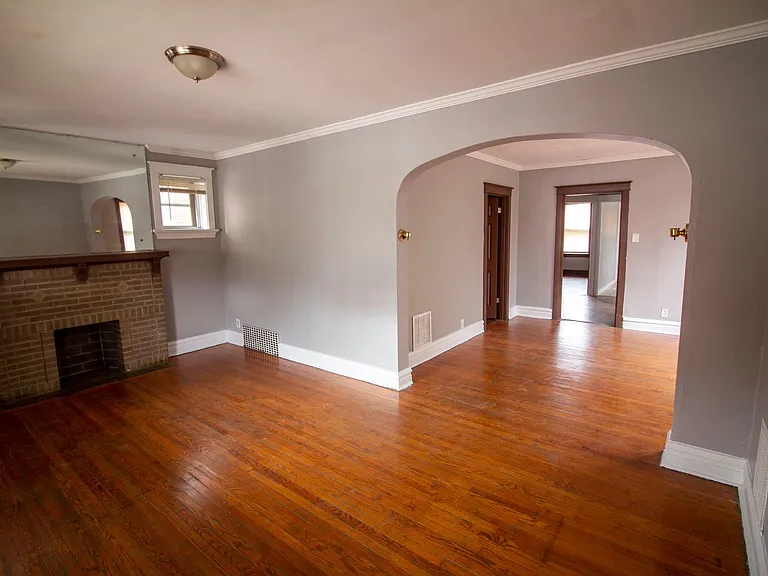 3260 Michigan Ave — Photo 4