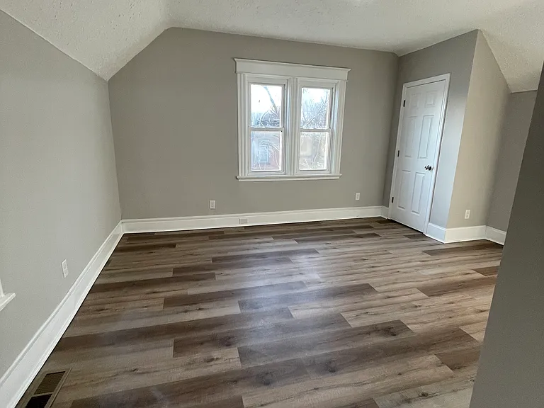928 Fairbanks Ave — Photo 12