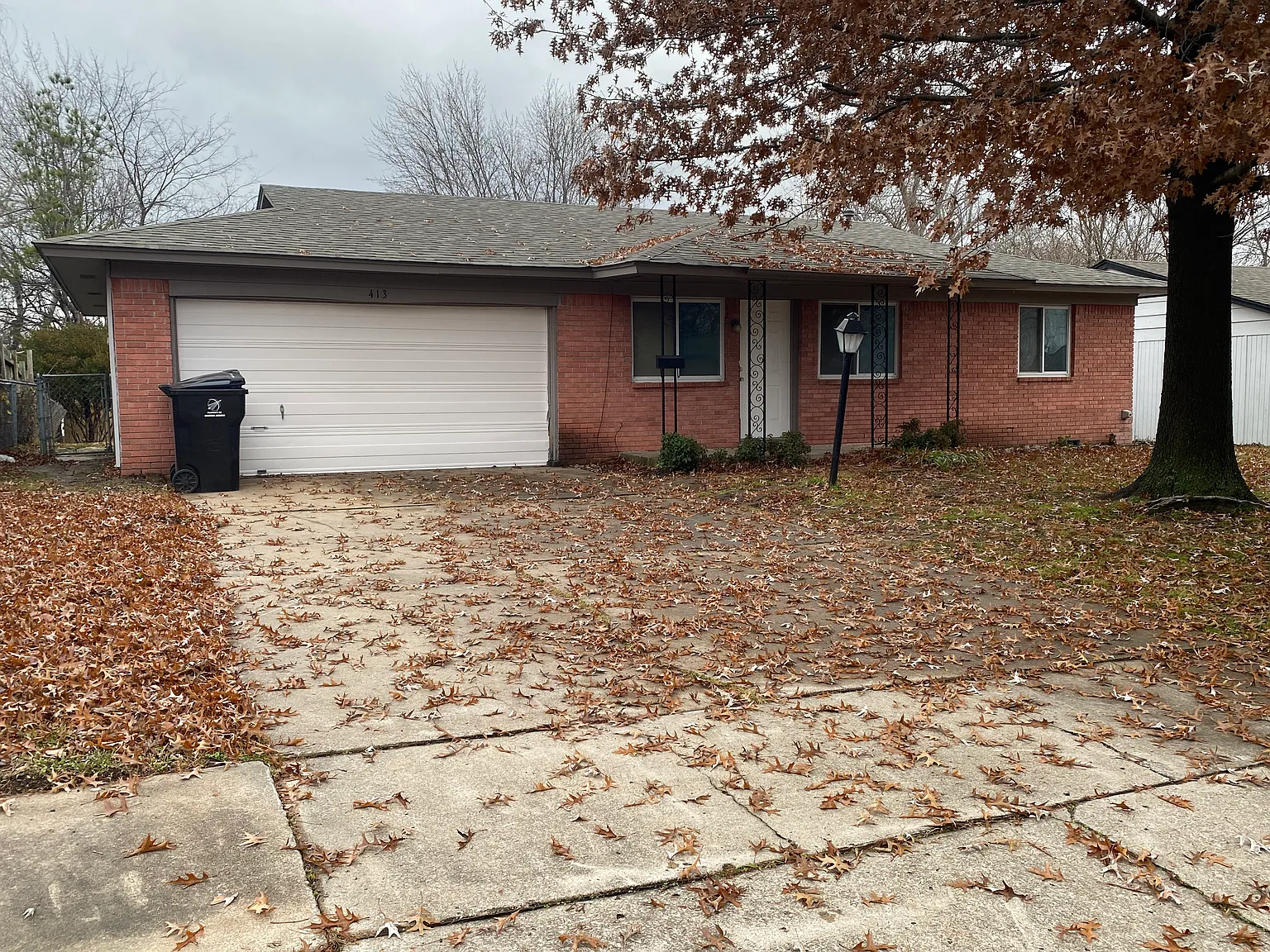 413 S Hickory Ave — Photo 2