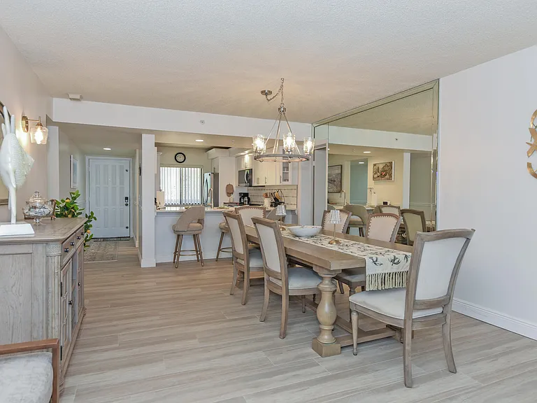 901 Seafarer Cir #302 — Photo 13