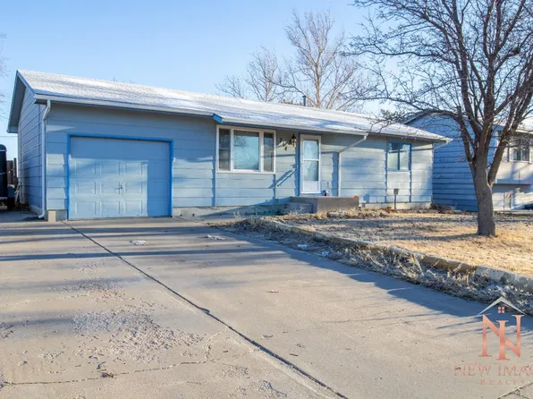 214 Redford Dr, Holcomb, KS 67851