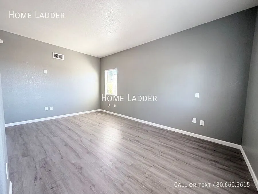 Building Photo - 4957 S Park Ave #202
