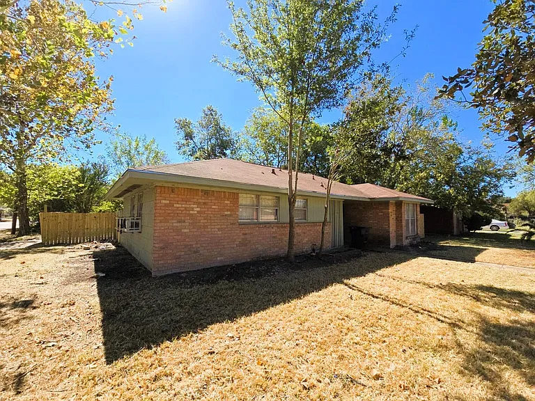 4203 Wuthering Heights Dr — Photo 28