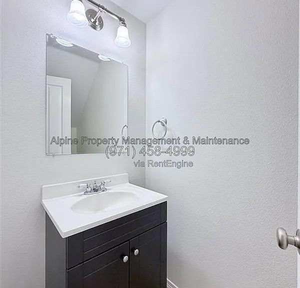 210 NW Connell Ave — Photo 17