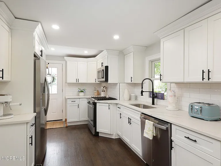 210 Linden Ave — Photo 11