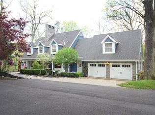 613 W Parliament Dr, Coraopolis, PA 15108