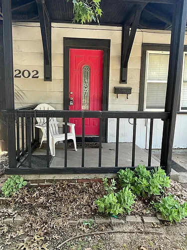 202 N Tacoma Ave Photo 1