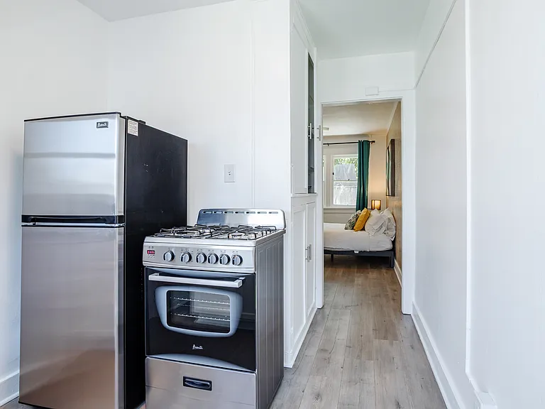 653 Flower Ave #C — Photo 8