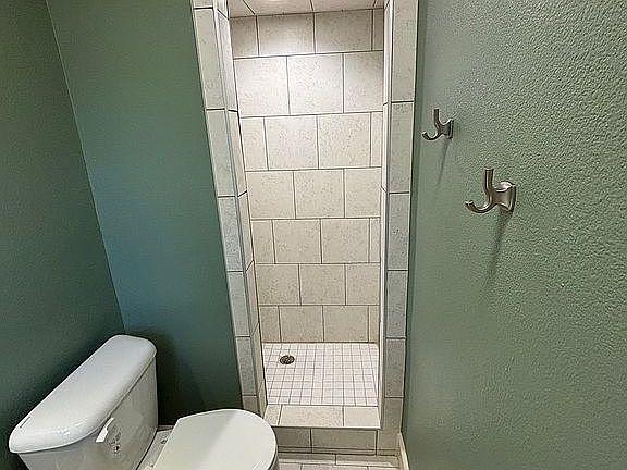 4th image of 2600 Easy St