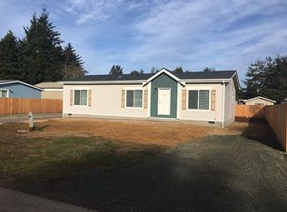 1121 4th St NE, Bandon, OR 97411