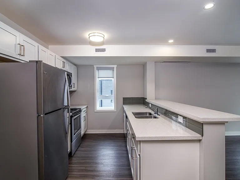 253 Exhibition St — Photo 4