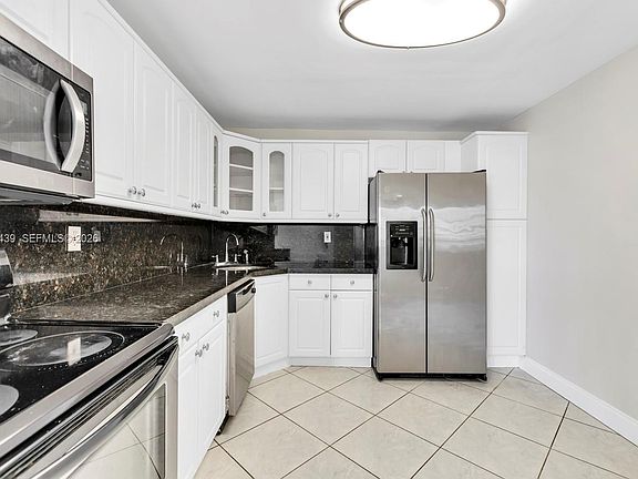 4th image of 2750 NE 183rd St APT 806