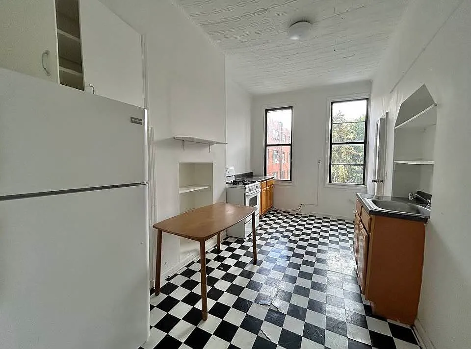 Building Photo - 293 Wyckoff Ave #3R